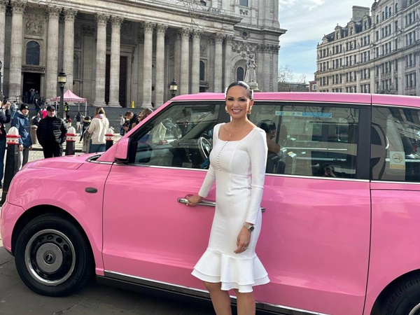 Pink London Taxi for Parties